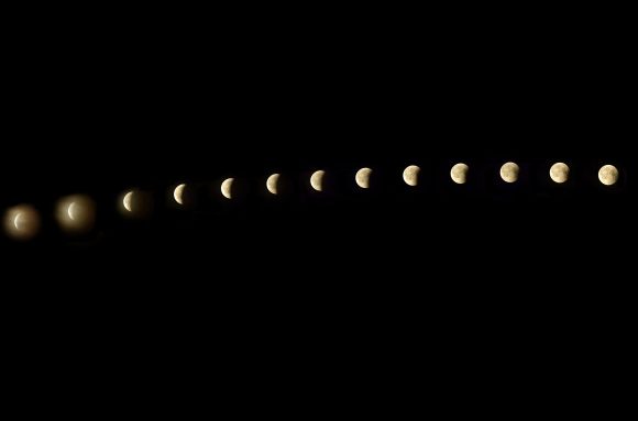 Eclipse totale de Lune (séquence allant de la totalité à la fin de l'éclipse)